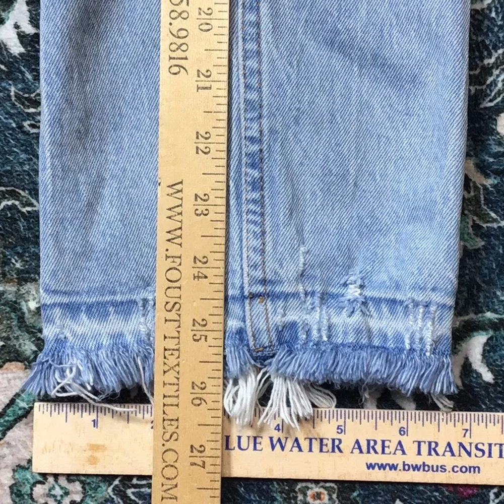 Abercrombie ‘High Rise Mom Jean’ Frayed Ankle Distressed Denim Sz.29/8R - Picture 10 of 12